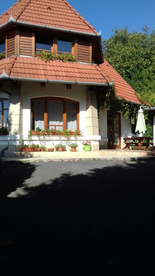 קסזטלי Palatinus Apartmanok מראה חיצוני תמונה