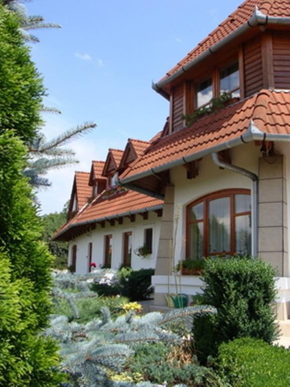 קסזטלי Palatinus Apartmanok מראה חיצוני תמונה