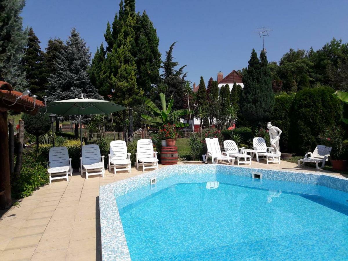 קסזטלי Palatinus Apartmanok מראה חיצוני תמונה
